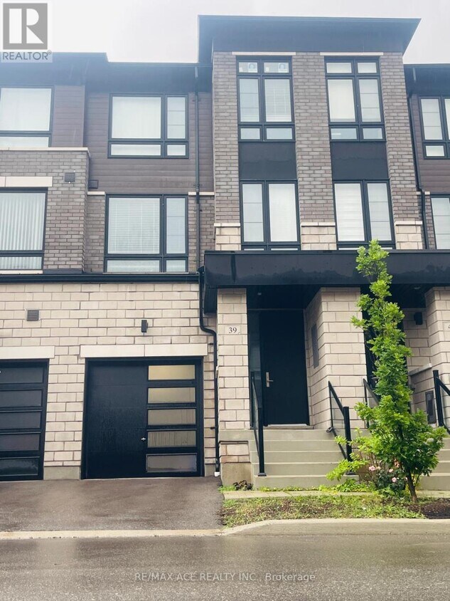 Primary Photo - 39 Wilshire Dr