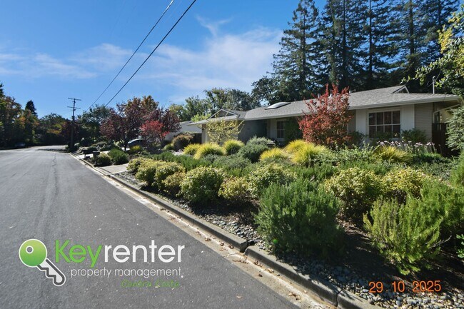 Foto del edificio - Welcome to Your Lafayette Retreat — Where Comfort Meets California Living