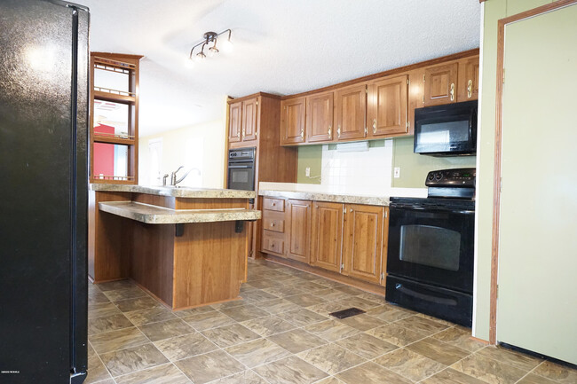 Building Photo - 213 Whispering Pines Ct