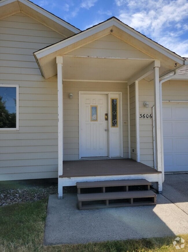 Building Photo - 3606 Golden Valley Dr