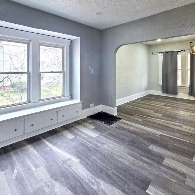Building Photo - 3-Bedroom Home with Attic and Basement in ...
