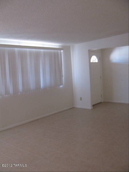 Foto del edificio - 7441 N Rae Ave