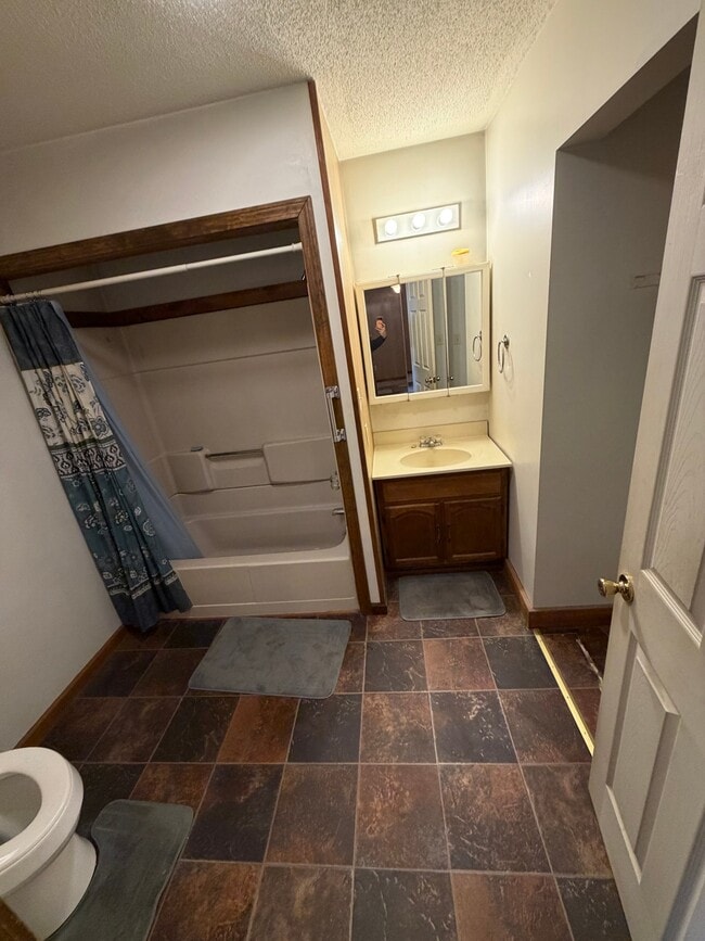 Foto del edificio - 211 E Aaron Square