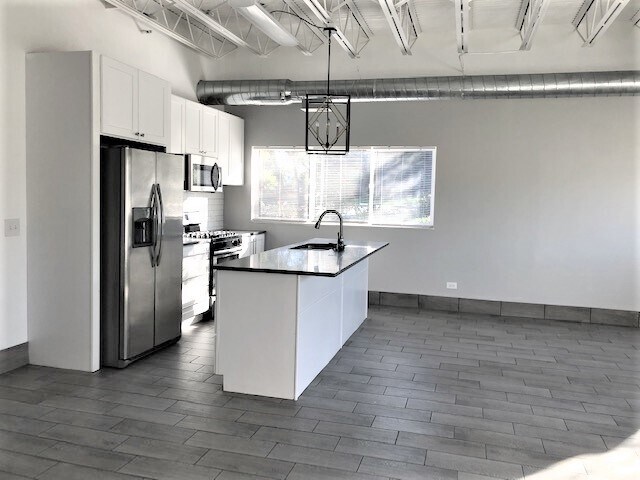 Building Photo - 460 Coventry Ln