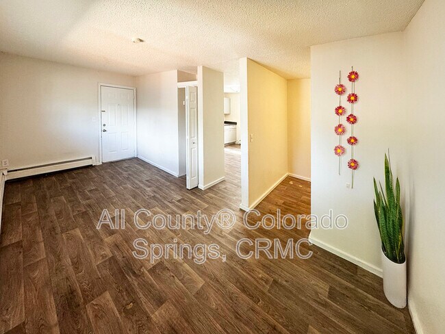 Foto del edificio - 2119 Preuss Rd