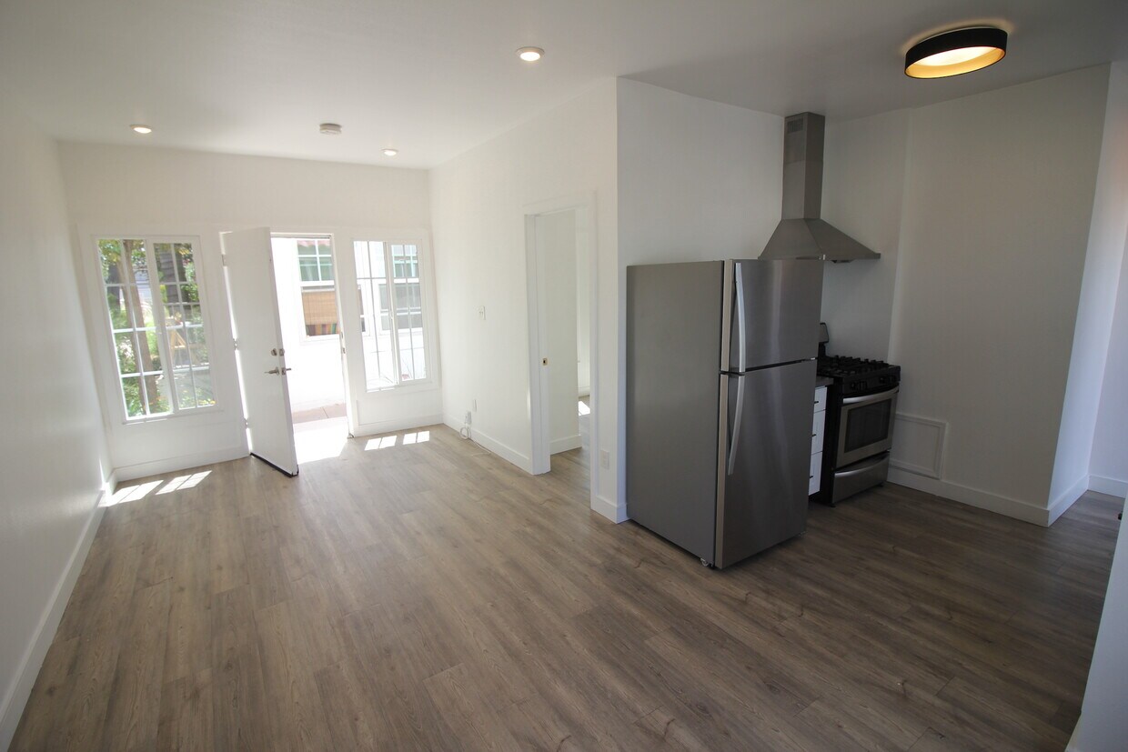 Foto principal - 4517 Willow Brook Ave