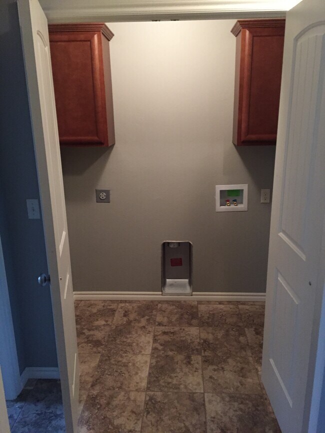 Conexiones para lavandería - 127 Ashley Dr