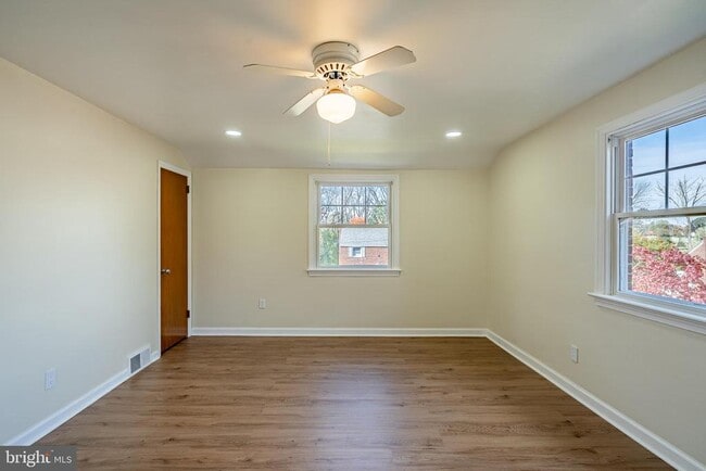 Building Photo - 33 Sterner Ave