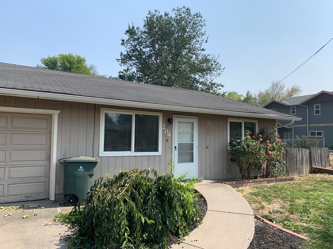 204 Gibson St Unit B, Talent, OR 97540 204 Gibson St Talent, OR
