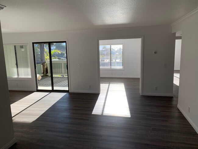 Building Photo - 217 Dolphin Way