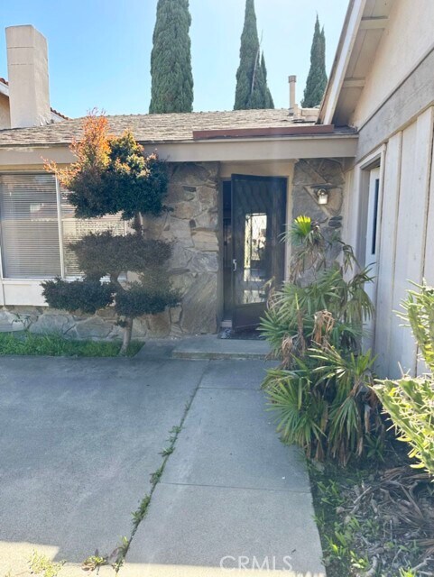Foto del edificio - 5694 Pine Ct