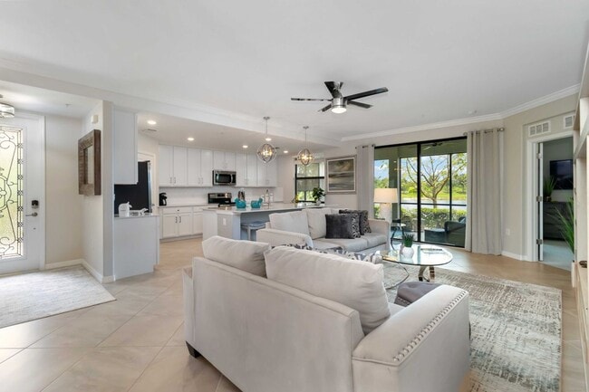 Building Photo - 10805 Tarflower Dr