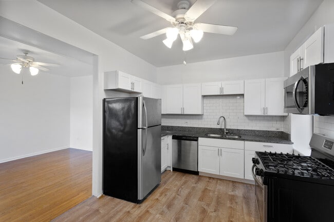 Foto del edificio - 3320 W Diversey Ave