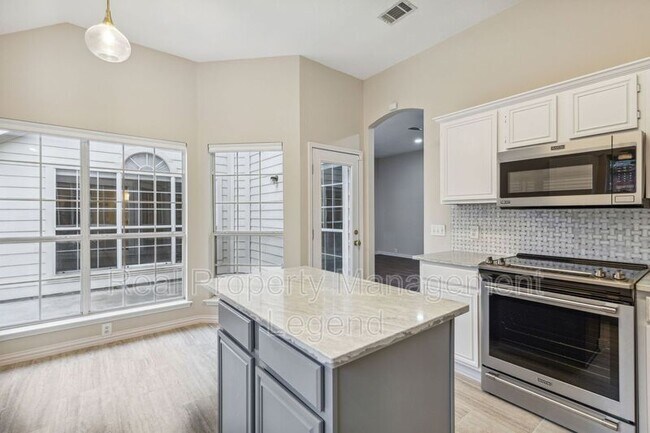 Foto del edificio - 4704 Holly Berry Dr