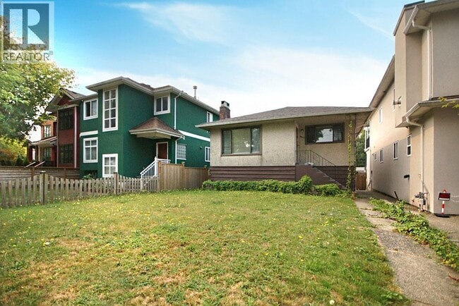 Building Photo - 3445 Nanaimo St