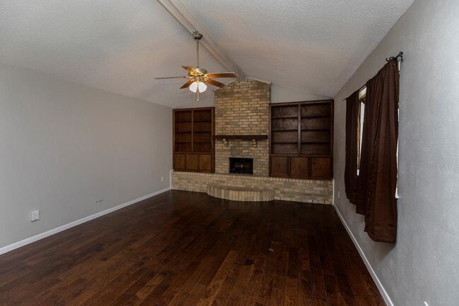 Building Photo - 4625 Folsom Dr