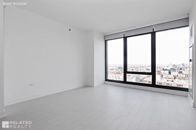 Building Photo - 1035 W Van Buren St