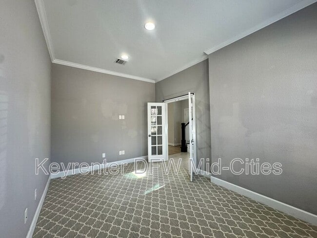 Building Photo - 6726 DeLeon St