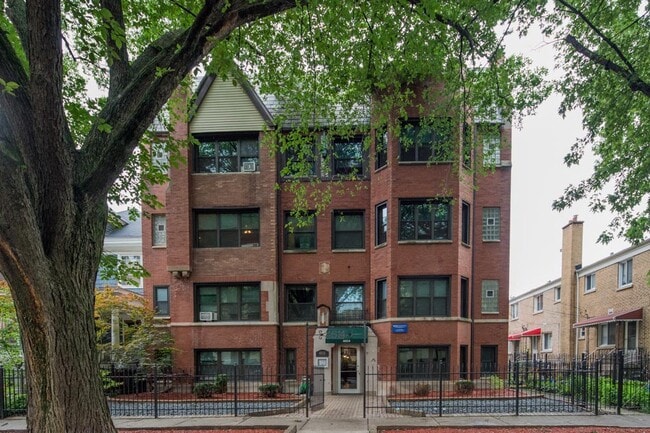 Building Photo - 4644 N Paulina St