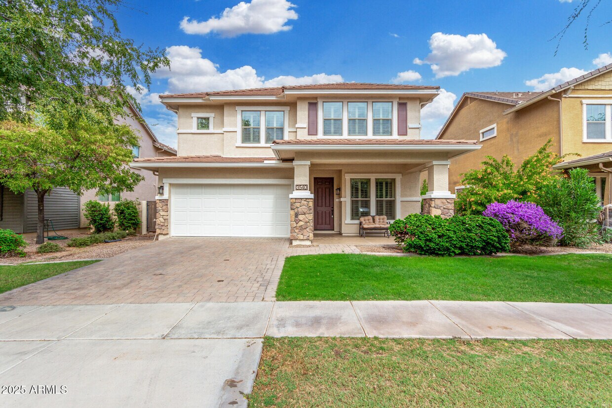 Primary Photo - 3540 E Mesquite St