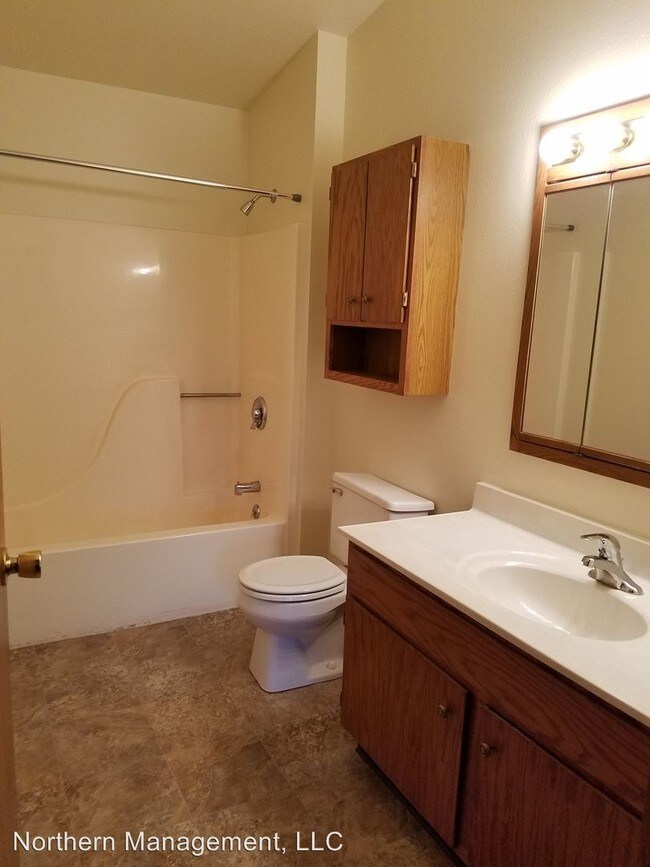 Foto del edificio - 2221-2231 Evergreen Ln