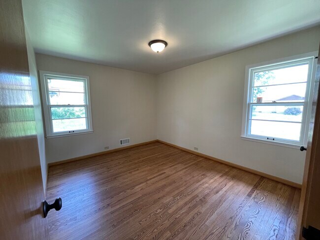 Corner bedroom #1 - 1208 E 30th St