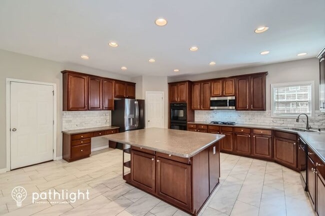 Building Photo - 1524 Montauk Point