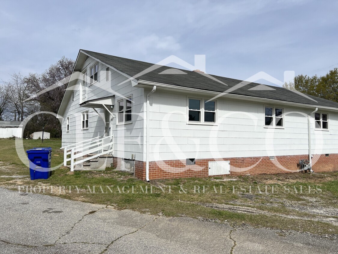 Foto principal - 416 Ammons Rd