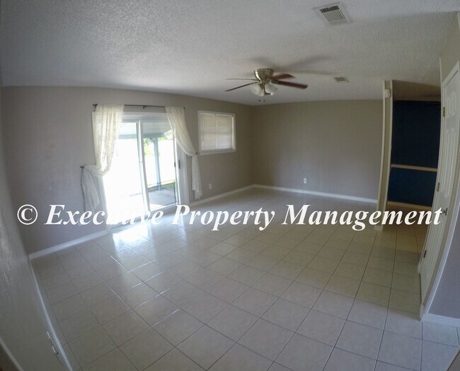 Foto del edificio - 908 Deorsam Dr