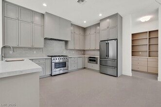 Building Photo - 11 Fountainhead Cir