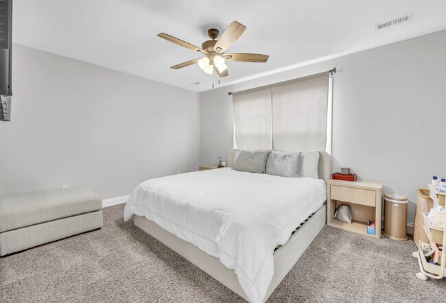Foto del edificio - Beautiful modern home less than 2 years old