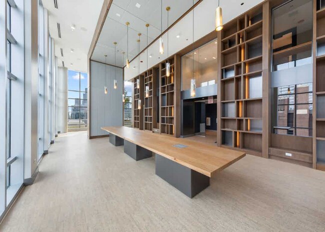 Foto del edificio - 216 W Chicago Ave