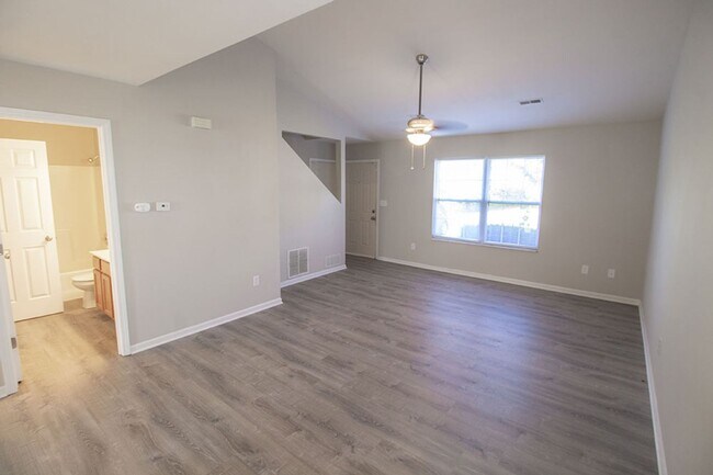Building Photo - Affordable 3 Bedroom Duplex