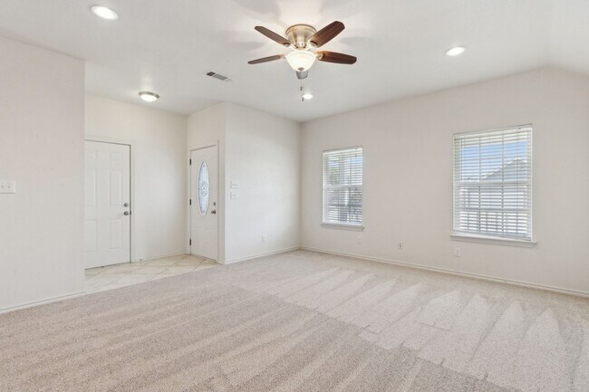 Foto del edificio - 233 Firefly Dr