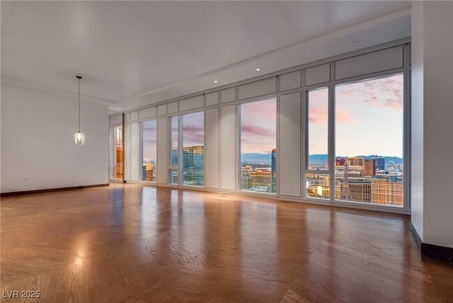 Building Photo - 3750 S Las Vegas Blvd