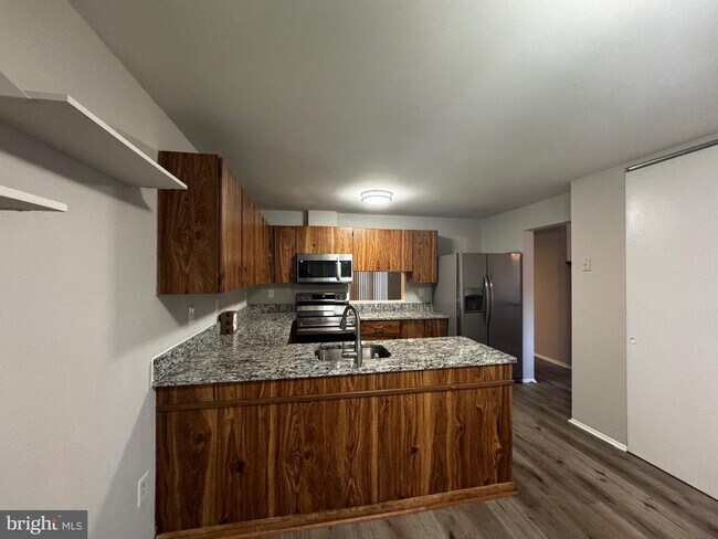 Building Photo - 9728 Summer Park Ct