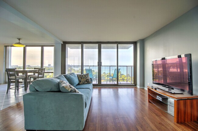 Foto del edificio - 6701 S Crandon Ave
