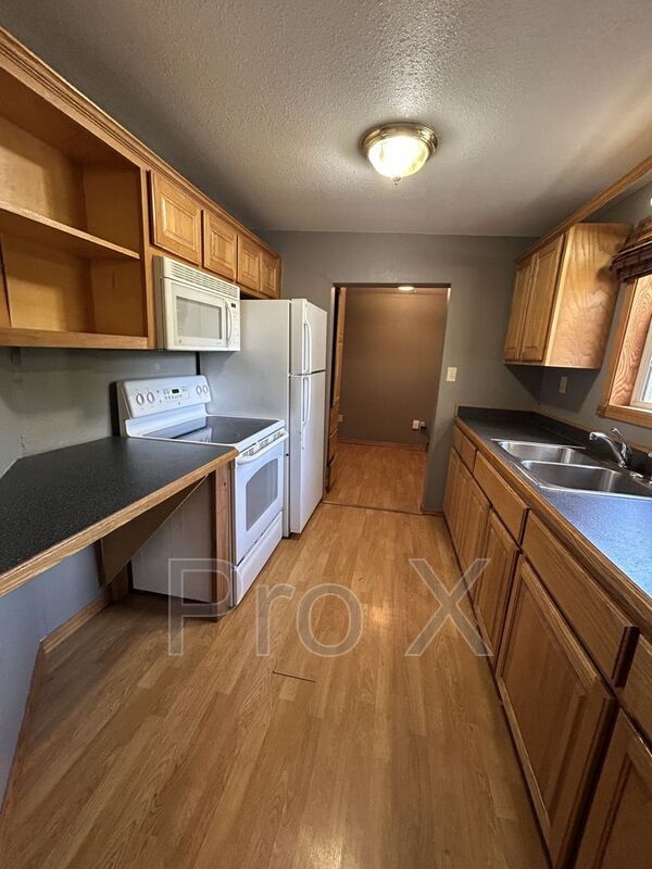 Foto del edificio - 1107 E 7th St