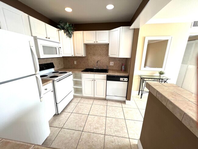 Building Photo - 322 Seville Terrace