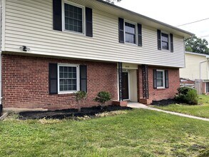 Building Photo - 810 Loxford Terrace