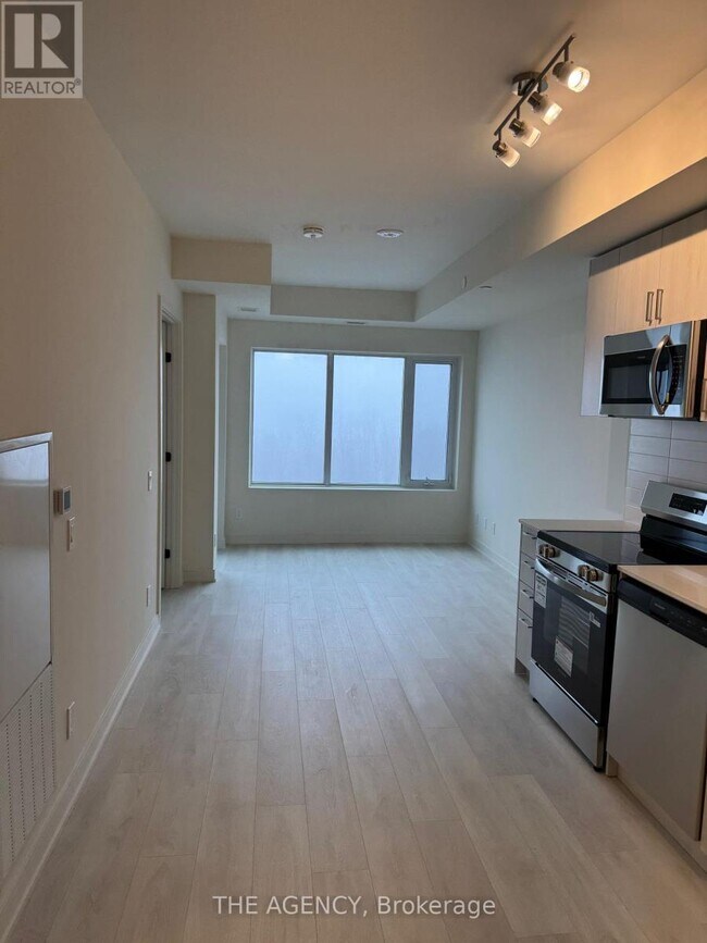 Photo du bâtiment - 8020 Derry Rd