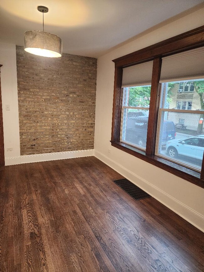 Building Photo - 2507 W Belle Plaine Ave