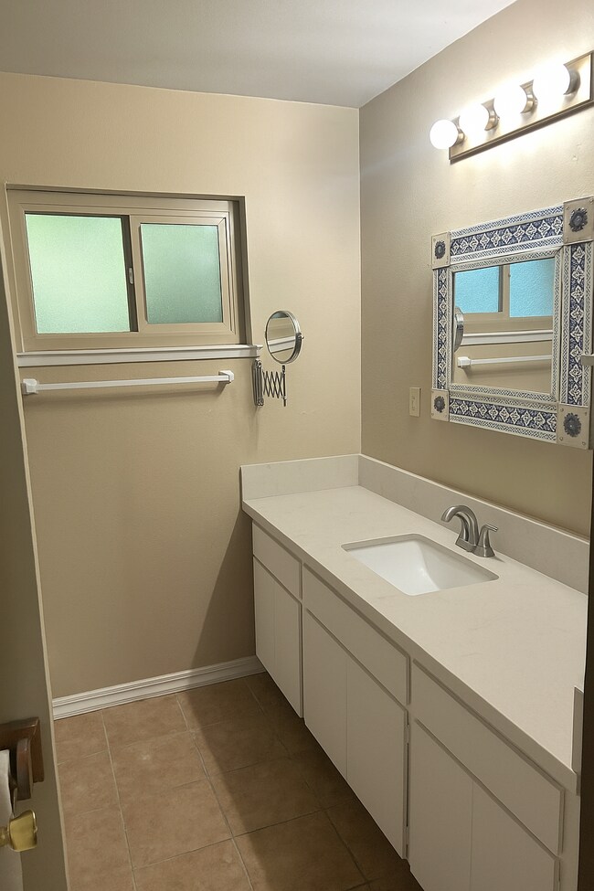 Foto del edificio - 4439 Myrtle Ave