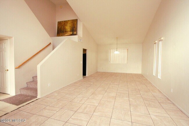 Foto del edificio - 9465 N Elan Ln