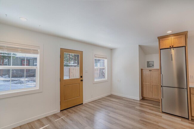 Building Photo - 8683 Rainbow Ave