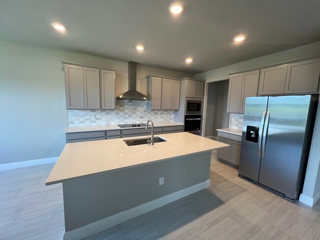 Foto del edificio - 6313 Cloverdale Ave
