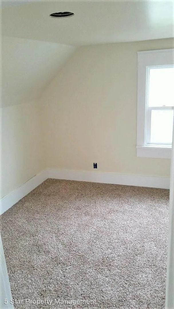 Building Photo - 4 br, 1 bath House - 1615 E Wright Ave