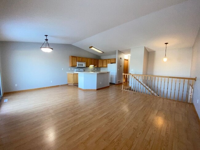 Building Photo - 3 Bedroom Twinhome near the New Sandford Hospital!!