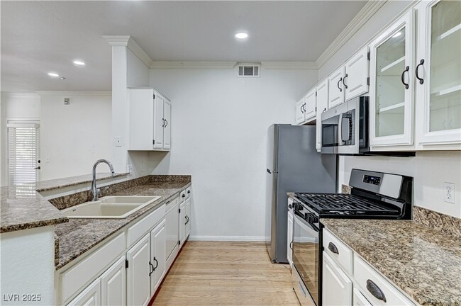 Building Photo - 5855 Valley Dr