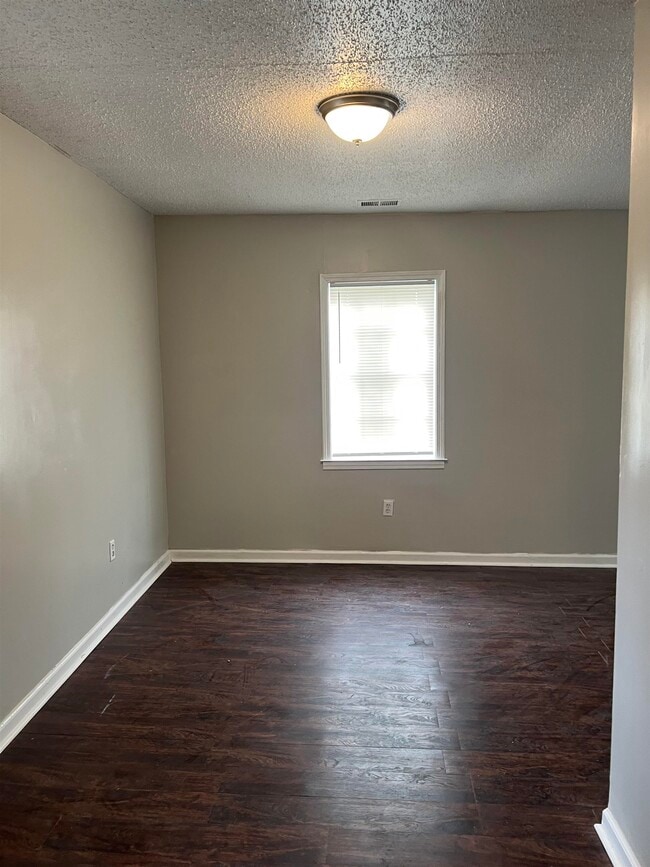 Foto del edificio - 318 Red Oak St
